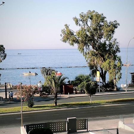 Beachfront Amazing New Apartment Limassol Zewnętrze zdjęcie