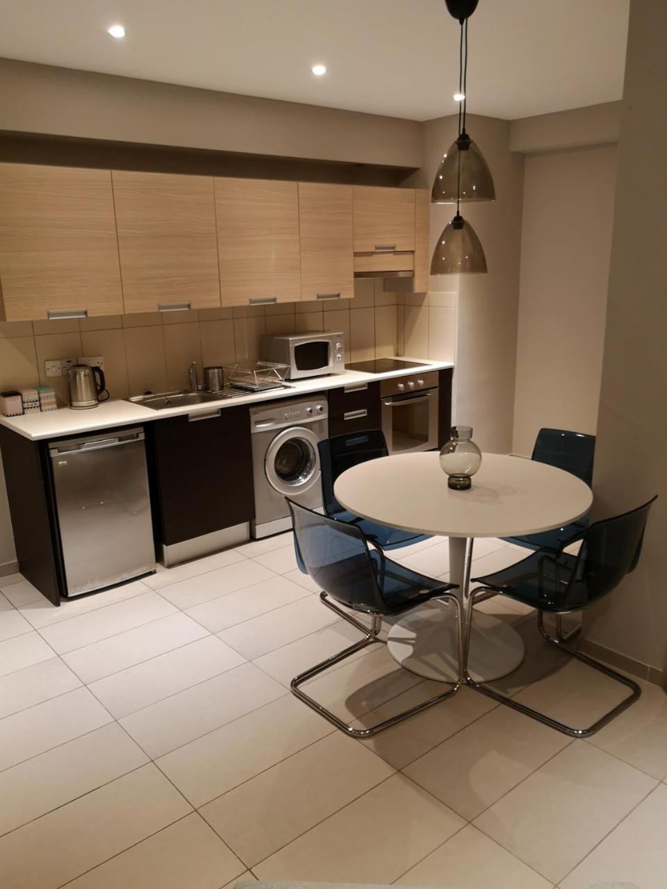 Beachfront Amazing New Apartment Limassol Zewnętrze zdjęcie