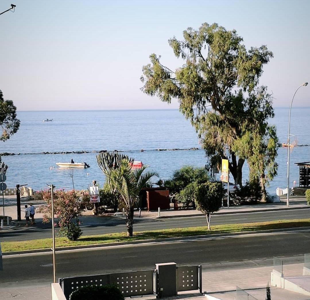 Beachfront Amazing New Apartment Limassol Zewnętrze zdjęcie